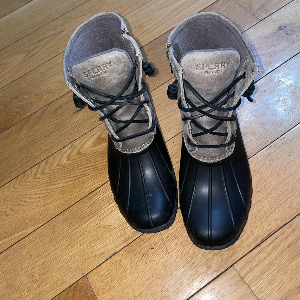 Sherry rain boots size 7.5